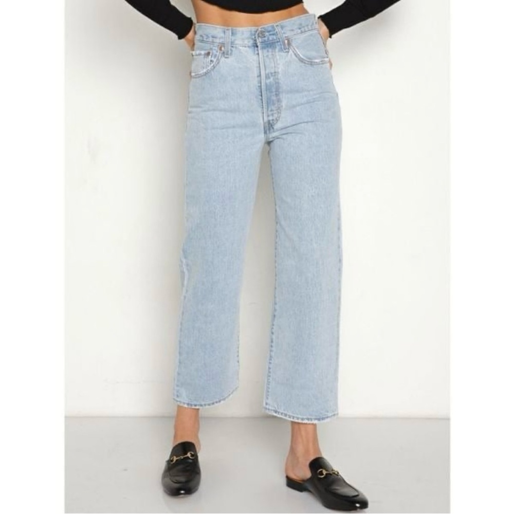 Levis ribcage straight ankle jeans W24